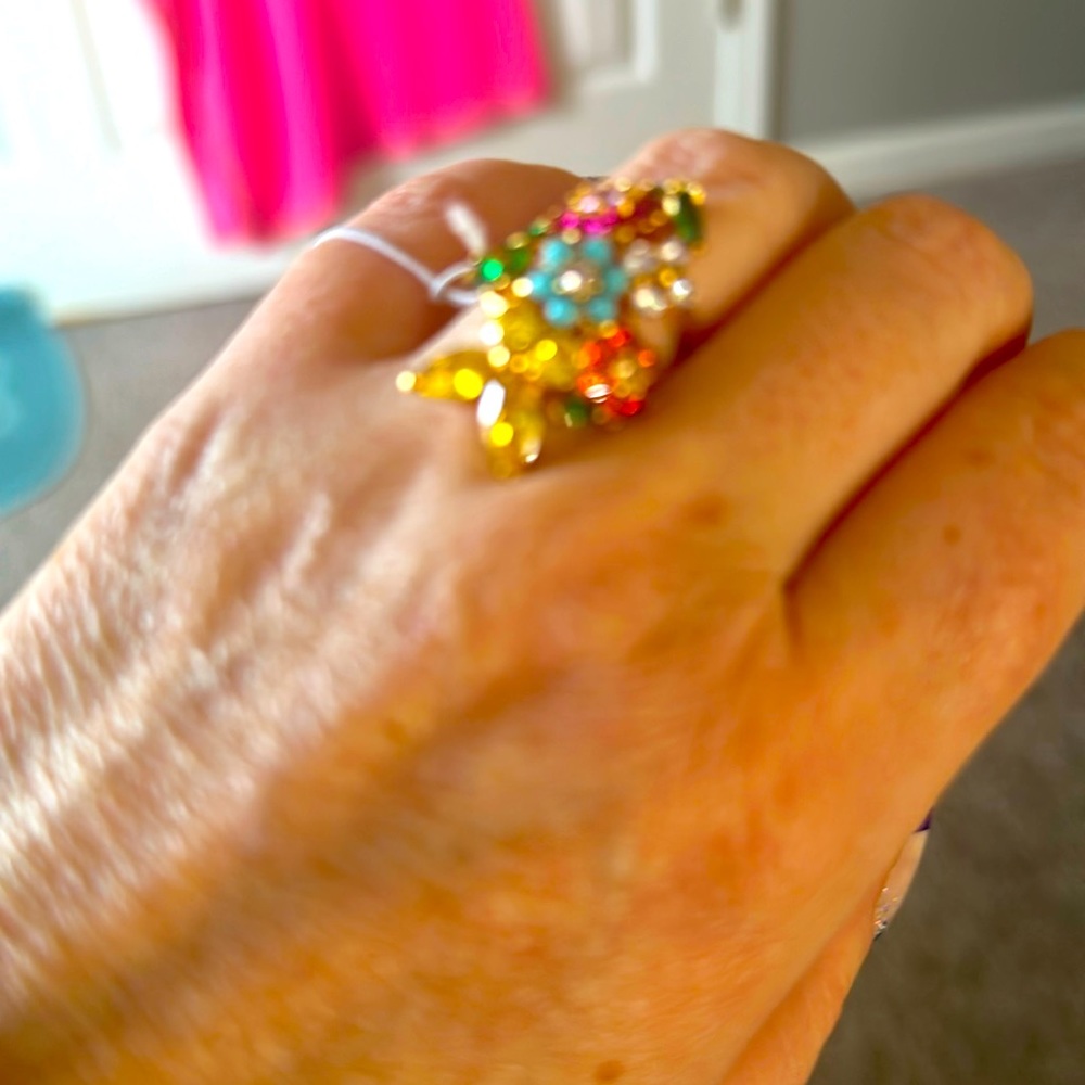Kate Spade beautiful ring. Vibrant colors. Adorable.